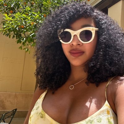 ThatAlvaJohnson's profile picture. Optimist, #KHive, 🌈Motherhood👩‍👧‍👦Womanhood👸🏾 Politics “The hand that rocks the cradle should also rock the boat” Radio Host, Diamond Broker, Queen 👑