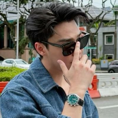 dewjuis's profile picture. He is a grand creation, magnificent eyes are utterly bewitching. The whole presence is an absolute miracle.