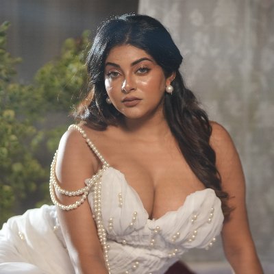 FashionBong's profile picture. Indian Artistic Nu*e models shoutout page. Images were taken from the internet. Like, Share & Follow for updates. Any offense, Kindly DM. Nothing personal #NSFW