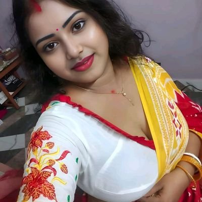 poojas9012's profile picture. 