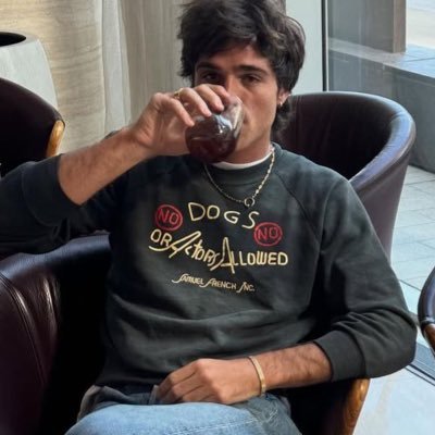 mourninsilences's profile picture. ⠀ LXIV. 02: Tomb of Silence — (Rēquïèm) / “And death, gentle as memory, brought me its final breath beside you.”