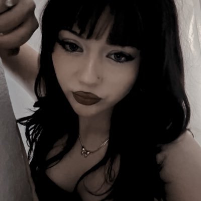 leenocense's profile picture. just feel the rock 🤘