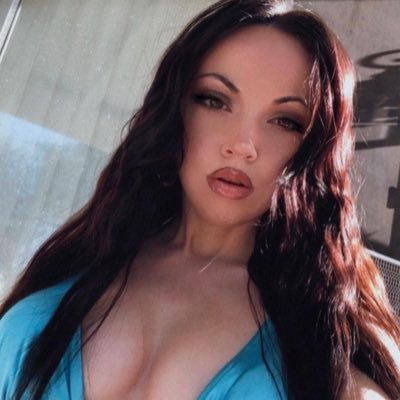 themariadelilah's profile picture. 🌸 Japanese-Colombian Model, Singer, @Crunchyroll Voice Actor.💄Young Tsubakino #WindBreaker Kaoru #NyaightOfTheLivingCat 🐾 #NewSaga