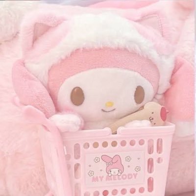 LunaaGutzz's profile picture. ♡ She/Her | 22 | 🇳🇱 | Lesbian!! | 💕@shushushushuni 💕| Multifandom | gamer | stupid stoner gal 🍃| bleh | (some reposts are suggestive) ♡