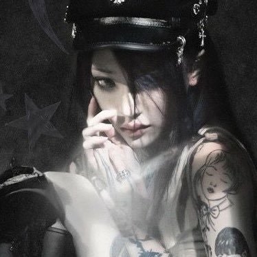 crueIthesis's profile picture. marla's philosophy of life is that she might die at any moment. 𓆩♱𓆪