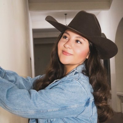 ximegast's profile picture. 🐮🍃☀️ || del mar y del amor