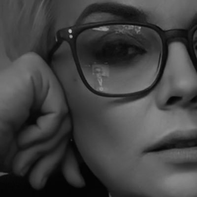 rena1q's profile picture. Everything begins when you stop hiding.