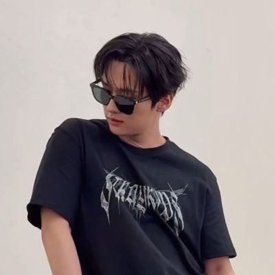 leeminHOThighs's profile picture. 