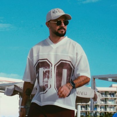 hnandrez's profile picture. 𝟛: 𝟜𝟛. 🌹