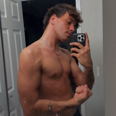 Taavvvii's profile picture. Octavian 🇷🇴 geek • fitness • gaymer • often NSFW • I have no alt