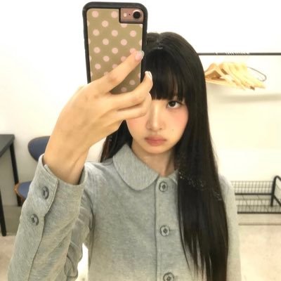 dailymocabunny's profile picture. 너 책 안 읽을 거면 폰 이리 내 #독서몽 #월말의몽카