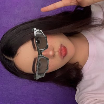 _karinaflores's profile picture. 24 • insta: karinaflores.x • tiktok: karinaflores_