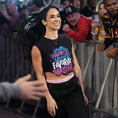 dashasgram's profile picture. you’ve been summoned here to answer the threat of Mordor. 📖 📚