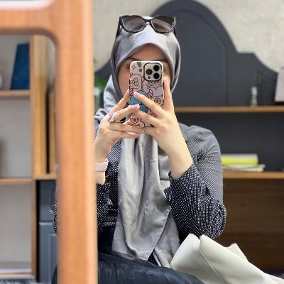 shima23972921's profile picture. مشاور کودک و نوجوان. دانش آموخته علوم تربیتی . عاشق کودکان سرزمینم هستم 💍🌺