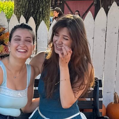 bibliopoles's profile picture. scrolling depop