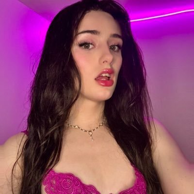 OliviaCasteli's profile picture. A self proclaimed queen🫅,content creator🔞 active for sexting🥵🍑 FaceTime🎥show, custom vid, naughty 😈stuff🥵💦, femdom🍑