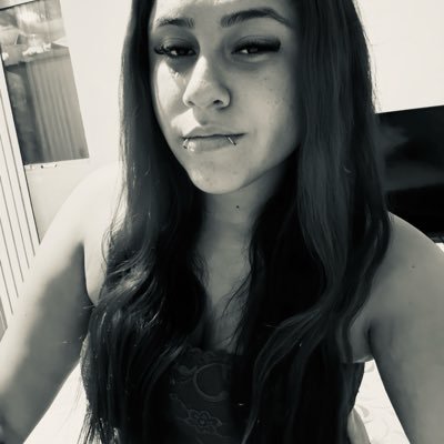 Hennyrxs's profile picture. sai do meu cu calcinha