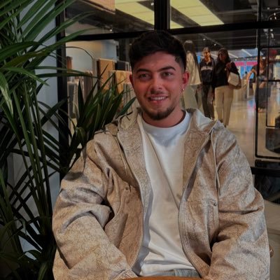 decfinlayson's profile picture. 23