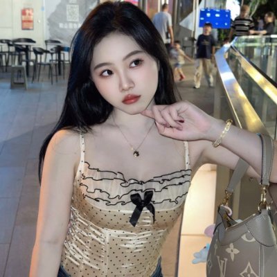 profluffycrazyy's profile picture. 自从翻墙之后，一发不可收拾，开始和人视频，线下，甚至远程，录了很多视频😍，线上远程和线下约都可以哦，不过25岁以下别找我！