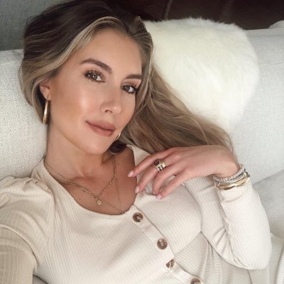 Caroline__US's profile picture. An experienced interior designer | Creating homes that feel warm and inviting 🤗 | Not a perfectionist, just passionate about comfort | Loves to travel 🌍