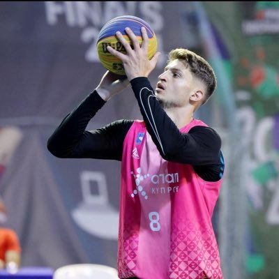 Michaelthebro15's profile picture. Basketball player & coach.