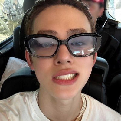 seanscent's profile picture. 1:20; my goody-two-shoes days are in past tense