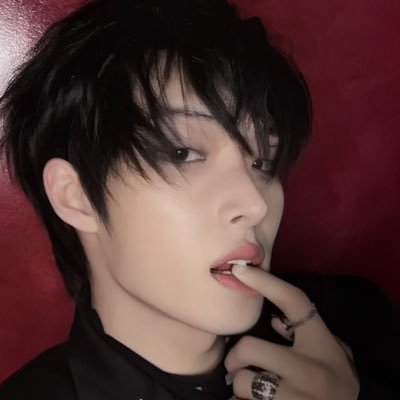 _kimJ1's profile picture. 
