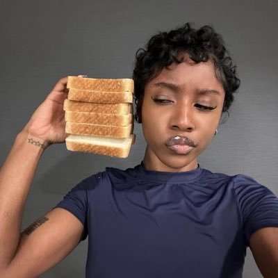 Sweetpepperrrrr's profile picture. Poet|Writer|Voiceover artist |Your future RN👩🏽‍⚕️🫵🏾|