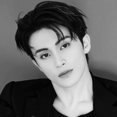 Mclarentsz's profile picture. —— ( 𝓜 ) just an amateur author 🚩