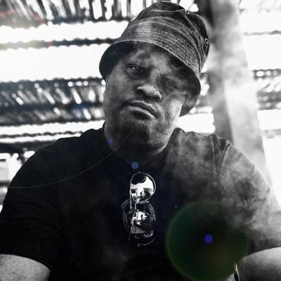 Lesilo_'s profile picture. @orlandopirates▫️@manunited▫️@hooligansFC2023 . Strictly soccer