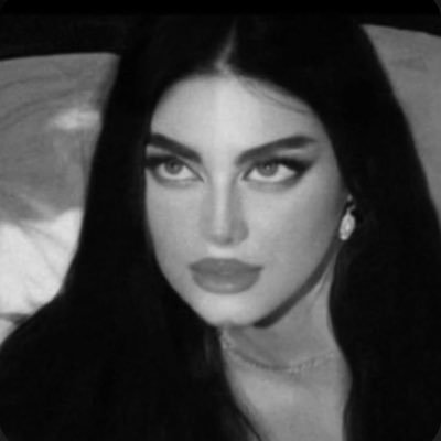 _z3vve's profile picture. لو تاصل حدود الثريّـــا .. منت لاقي لي مثيل انا مثل ضـي البــدر بين النجوم الطافيه 🤎