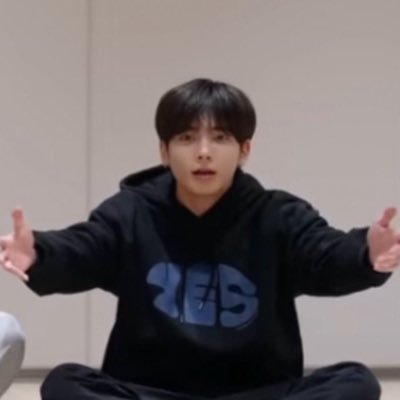 th_ing_'s profile picture. 🐰R / 혼자 잘 떠드는 구독계