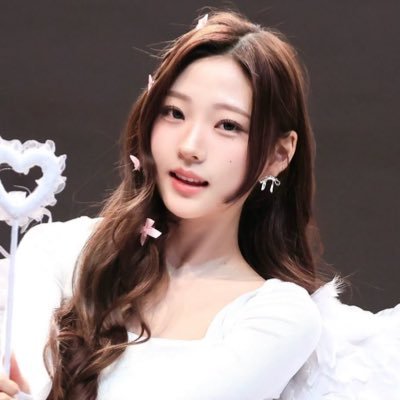 baekmoroll's profile picture. 