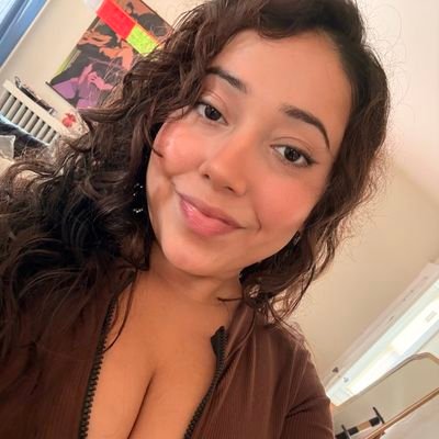 JoyceeSand2400's profile picture. I'm super shy at first but a bit weird once you got to know me💦👅🥶