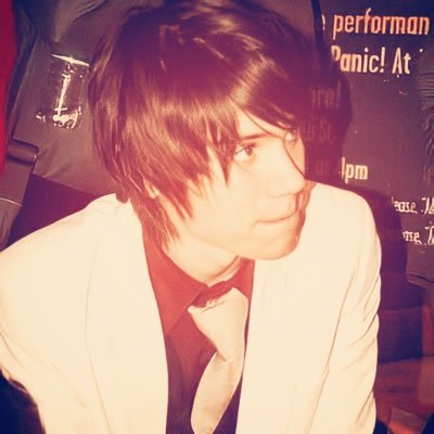 Grysiv's profile picture. 20 | lesbian, currently obsessed with Hamilton