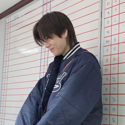 lookatyoujay_'s profile picture. a part-time pharmacy student who inlove with peachpachara , icenatara , innsarin and phuwintang