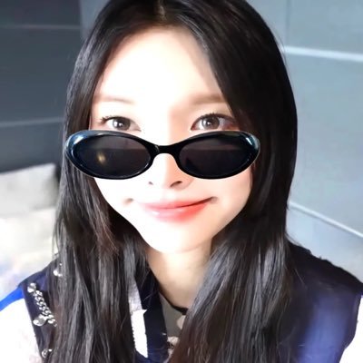 iiiiuwuiiiii's profile picture. ☆