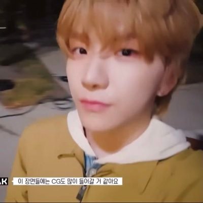 woonhakbicep's profile picture. never forget woonhakbicep 🚬 #dubuz in my belly @leehanbicep who’s this