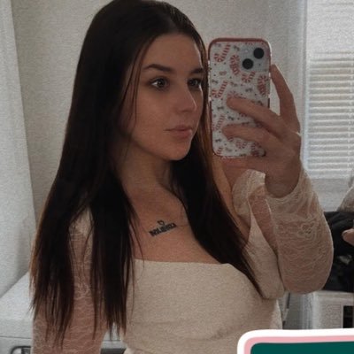 _kirrstenp's profile picture. 31. girl mom . 💕 Kansas 👻 - alkirrsteen   https://t.co/HtbMjhXos3 Check out my profile on Throne!