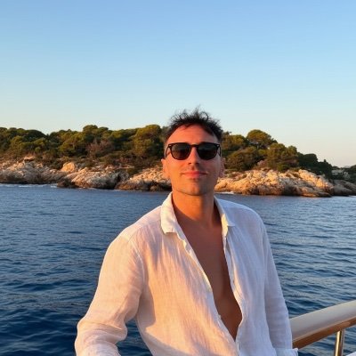 alexculebras's profile picture. doomsbuilding | @zfellows