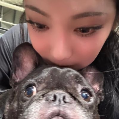 aeninis's profile picture. 