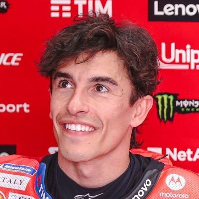 fairybezz's profile picture. 23 | she/her | ‘it was like kissing a girl’ | 93 72 46 37 63