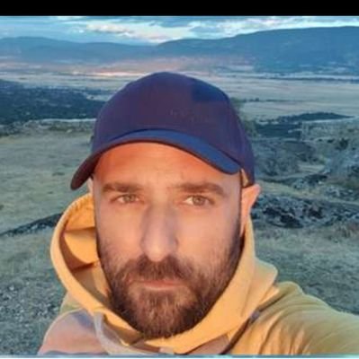 Ilovepisto's profile picture. Caminando por el lado divertido de la vida. Guionista de tv y, a veces, de cine. Me pasan muchas cosas. @cachitos_tve Soy chico