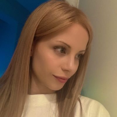 VaneB_99's profile picture. yo que se. Feliz pero no mucho 
auroner de corazón, no de ocasión 🌹 Lesbiana, actriz, feminista, en fin... soñadora.