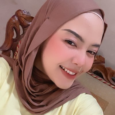 dumpthirteenn's profile picture. 💁🏻