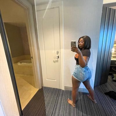 Asherpresto1n's profile picture. Masseuse girl,I do all type of body massage 💯 Available for meet ups indoor and outdoor 🤤😻