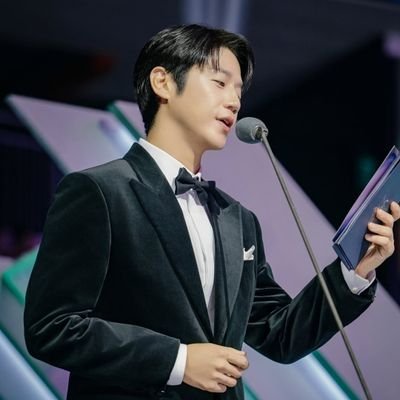 dont22nd's profile picture. 쭈넌😎
덕질은 혼자.
말 걸어주시는거 좋아하지만 대답 안할수도 있어요😝
뜬금없이 제가 갑자기 말걸수도 있어요😛
이름넣고 앓는거 좋아해서 써방 잘 안하지만 눈치껏😉