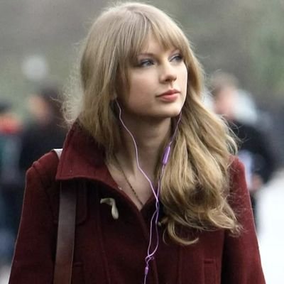 margotrobbiev's profile picture. i'd like to be my old self again but i'm still trying to find it