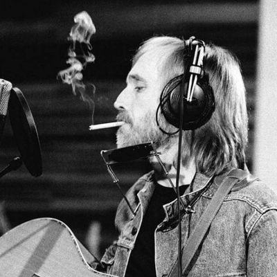 derek_reinholtz's profile picture. Navy Veteran, Former Volunteer Firefighter, FM Radio Disk Jockey (WRRG/WABT) Chicago, Host of Savin' Dinosaurs & The Regular Guitar Guy.