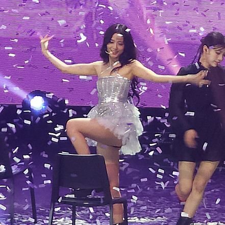 blinkuuu0816's profile picture. blackpink 🖤💖 | here to love & hype my faves from all around the world 🌎 | my entertainment brainrot central 🎤📺